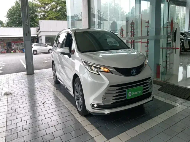 Toyota Sienna — Фото автомобиля 21