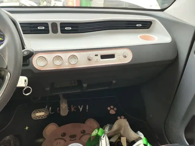 Wuling Hongguang Mini EV — Фото автомобиля 12