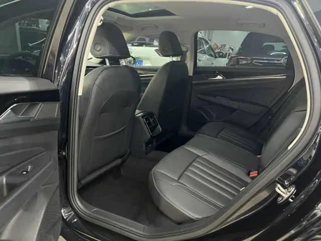 Volkswagen Passat — Фото автомобиля 8