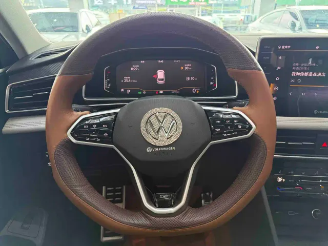 Volkswagen Tiguan L — Фото автомобиля 7