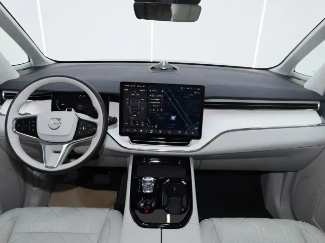 Volvo EM90 — Фото автомобиля 13