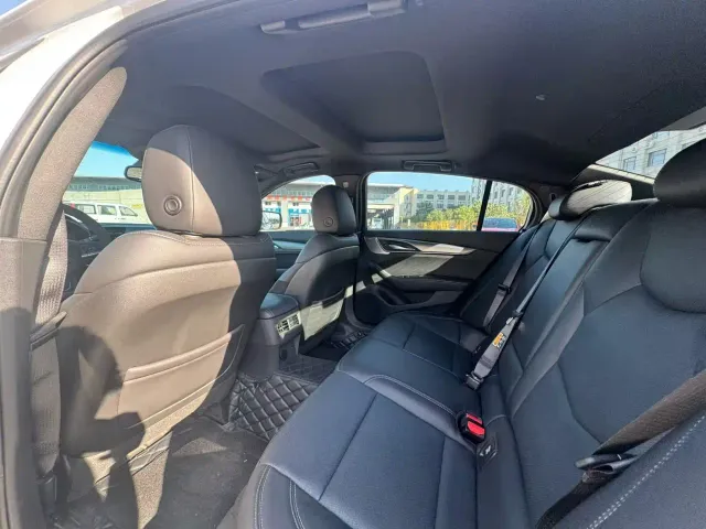 Cadillac CT5 — Фото автомобиля 6