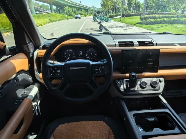 Land Rover Defender — Фото автомобиля 6