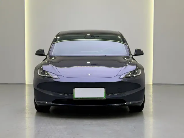 Tesla Model 3 — Фото автомобиля 2