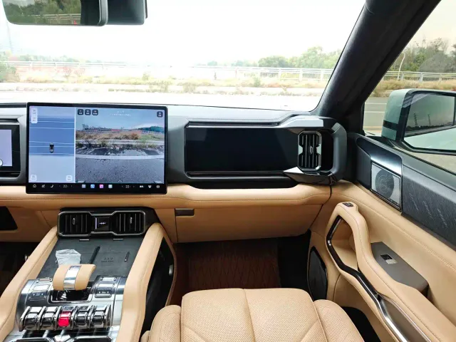 BYD FangChengBao Leopard 8 — Фото автомобиля 12