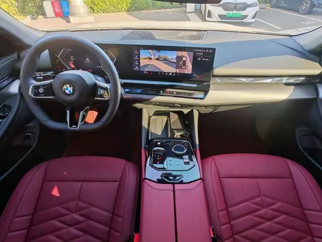 BMW 5 Series — Фото автомобиля 15