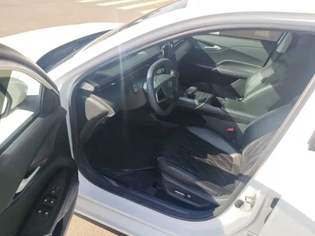 Changan Qiyuan A05 — Фото автомобиля 15