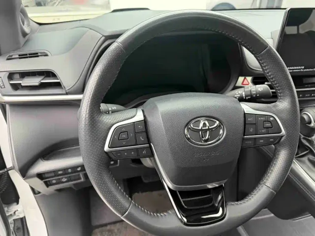 Toyota Sienna — Фото автомобиля 14