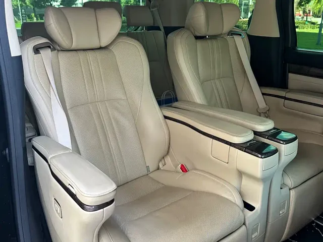 Toyota Alphard — Фото автомобиля 13