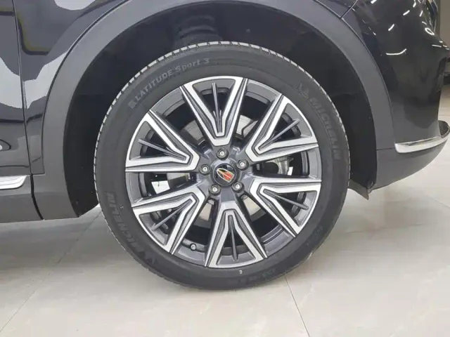 Hongqi HS5 — Фото автомобиля 6