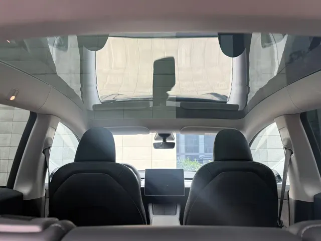 Tesla Model Y — Фото автомобиля 14