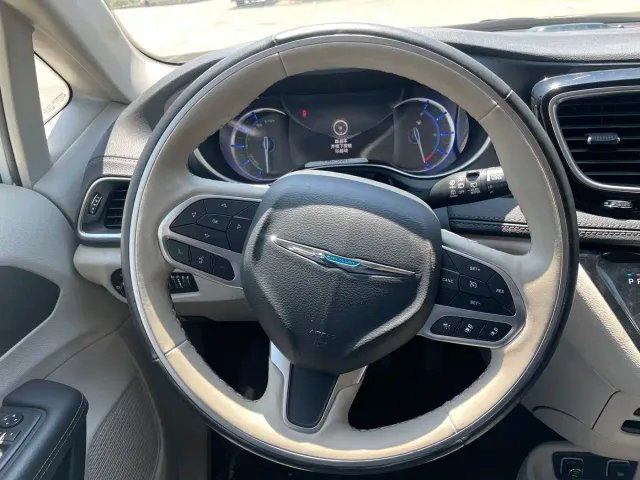 Chrysler Grand Caravan PHEV — Фото автомобиля 12