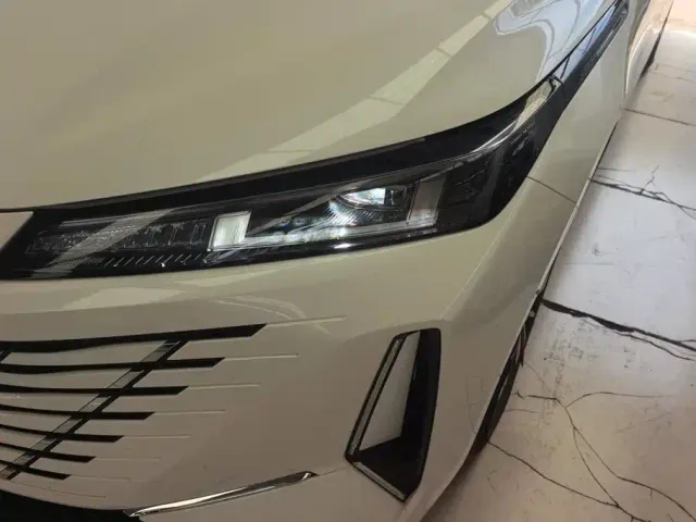 Changan Eado PHEV — Фото автомобиля 5