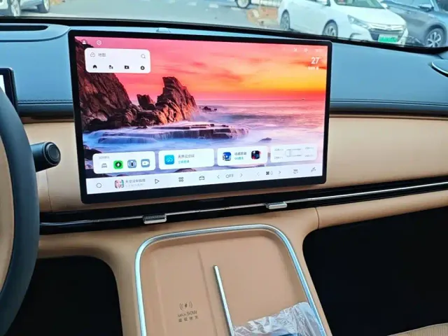 Geely Galaxy Starship 7 EM-i — Фото автомобиля 12