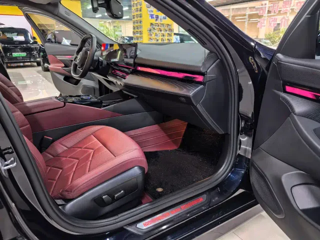BMW i5 — Фото автомобиля 11