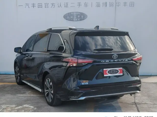 Toyota Granvia — Фото автомобиля 3