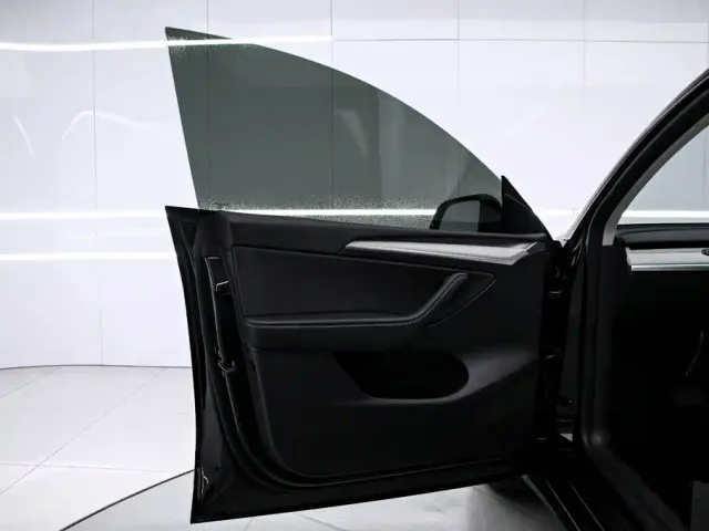 Tesla Model Y — Фото автомобиля 11