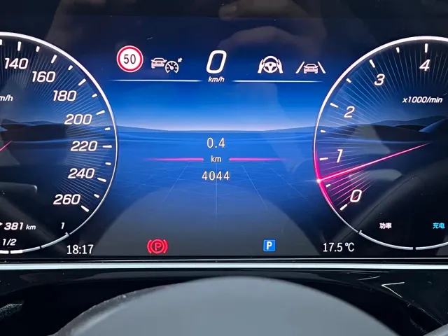Mercedes-Benz E-Class — Фото автомобиля 13