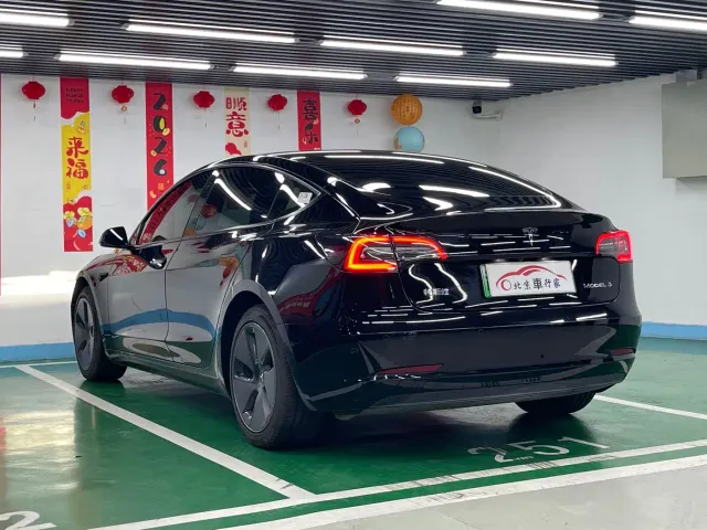 Tesla Model 3 — Фото автомобиля 7