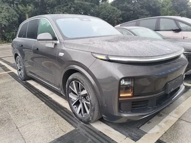 Li Auto L8 — Фото автомобиля 3