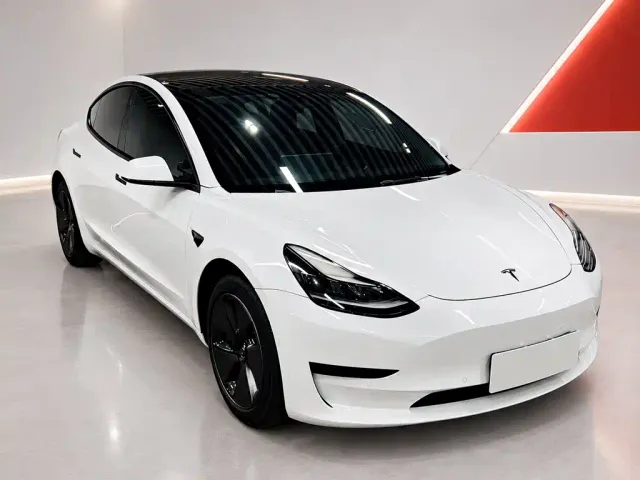 Tesla Model 3 — Фото автомобиля 3