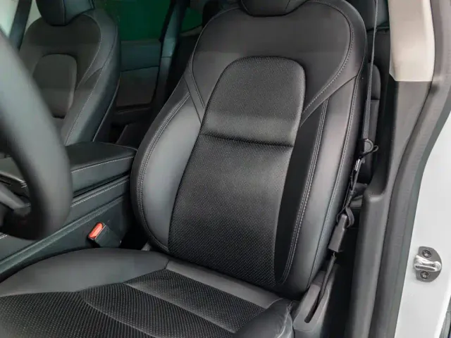 Tesla Model Y — Фото автомобиля 16