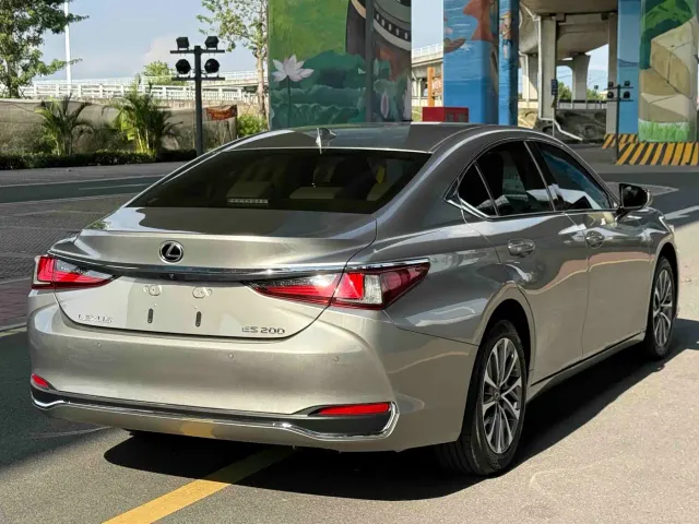 Lexus ES — Фото автомобиля 8