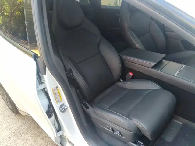 Tesla Model Y L — Фото автомобиля 24