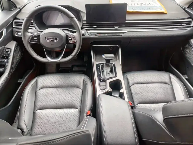 Geely Emgrand — Фото автомобиля 5