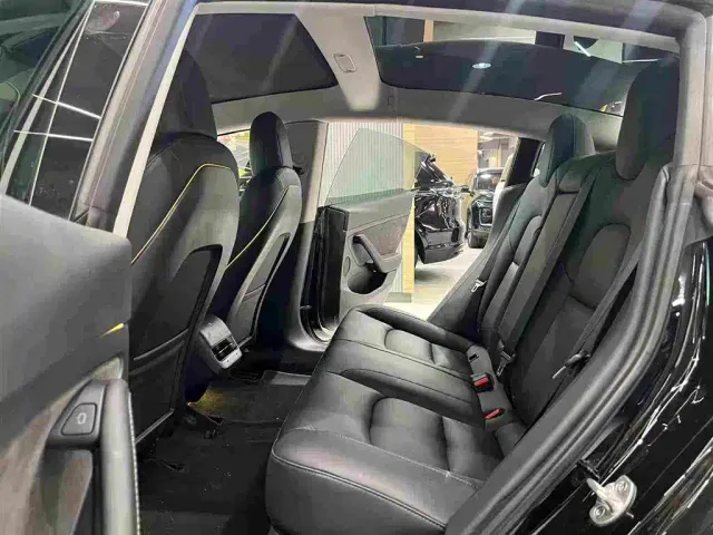 Tesla Model 3 — Фото автомобиля 5