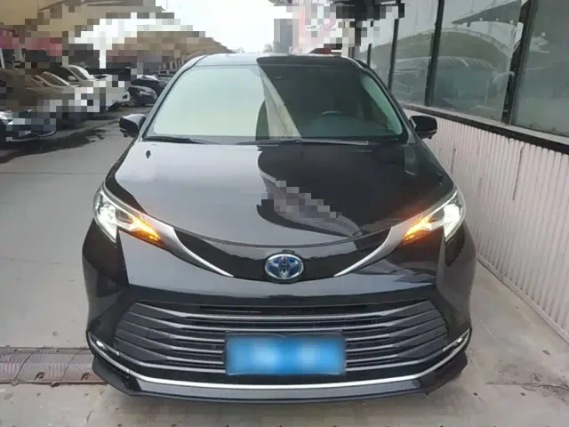 Toyota Sienna — Фото автомобиля 2