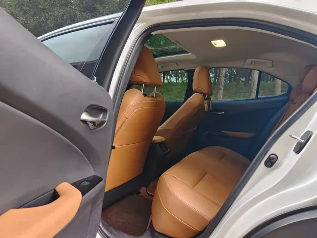 Lexus UX — Фото автомобиля 17