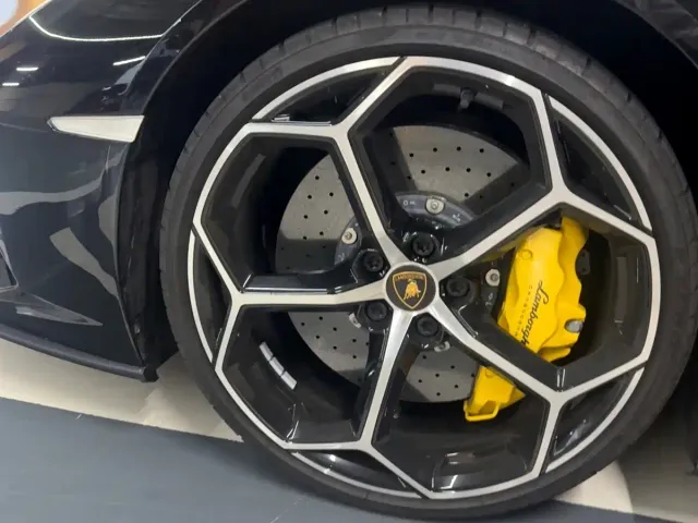 Lamborghini Huracan — Фото автомобиля 11
