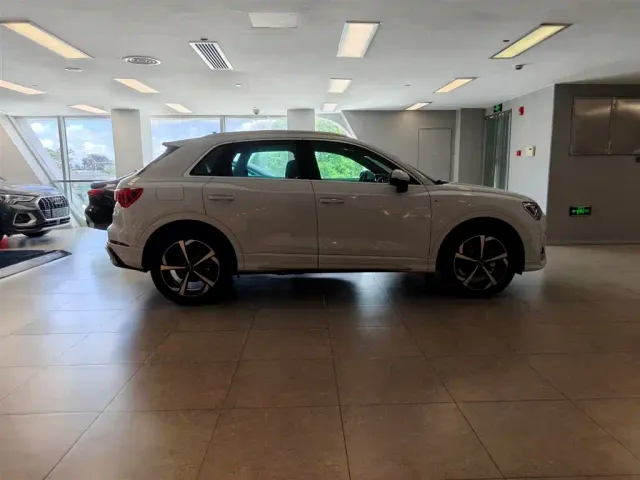 Audi Q3 — Фото автомобиля 3