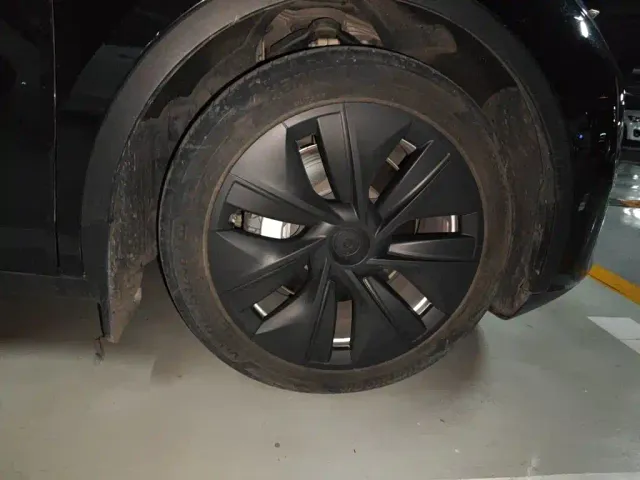Tesla Model Y — Фото автомобиля 24