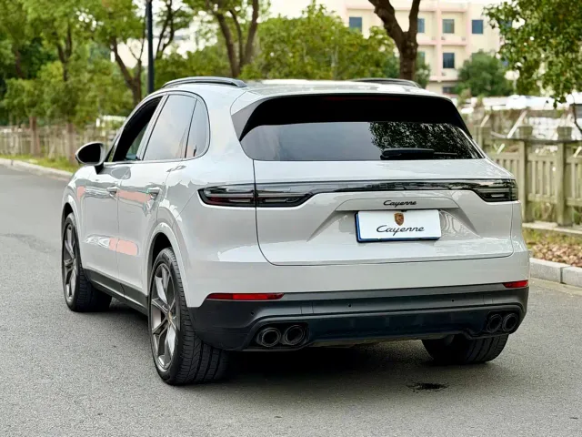Porsche Cayenne — Фото автомобиля 6