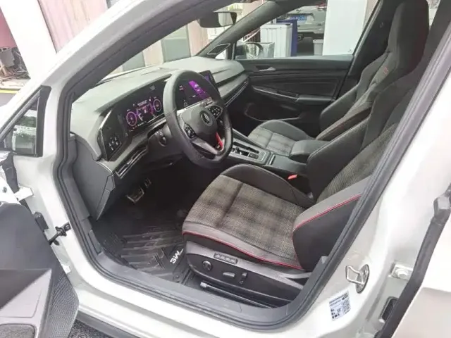 Volkswagen Golf GTI — Фото автомобиля 3
