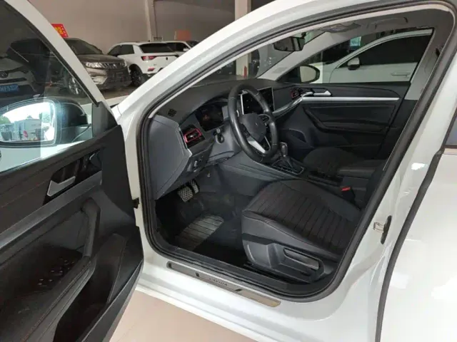 Volkswagen Lavida — Фото автомобиля 15