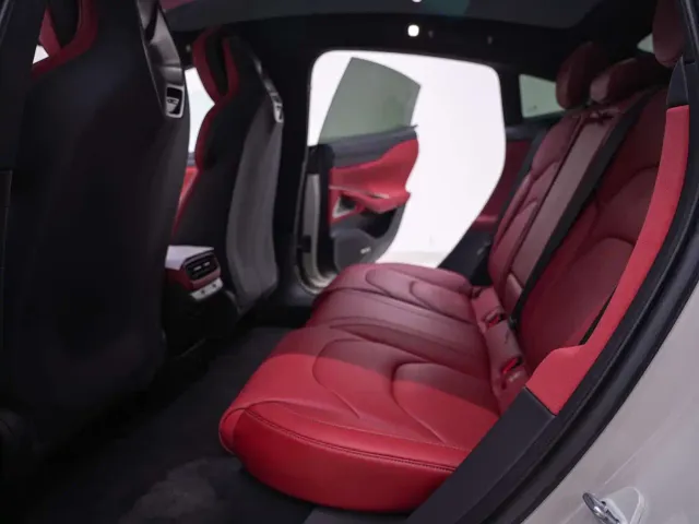 Xiaomi SU7 — Фото автомобиля 24
