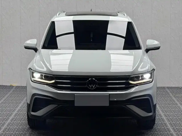 Volkswagen Tiguan L — Фото автомобиля 2