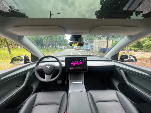 Tesla Model Y — Фото автомобиля 5
