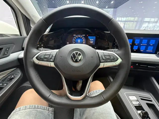 Volkswagen Golf — Фото автомобиля 12