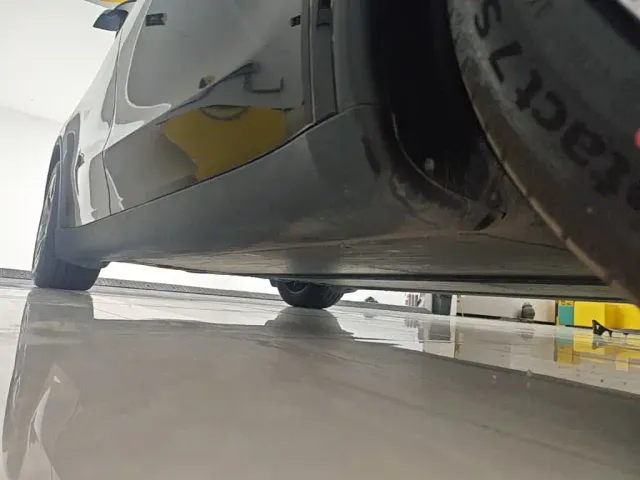 Tesla Model Y L — Фото автомобиля 20