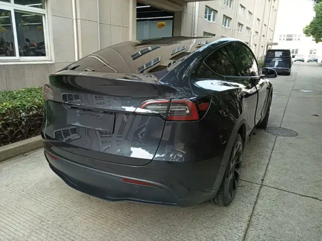 Tesla Model Y — Фото автомобиля 6
