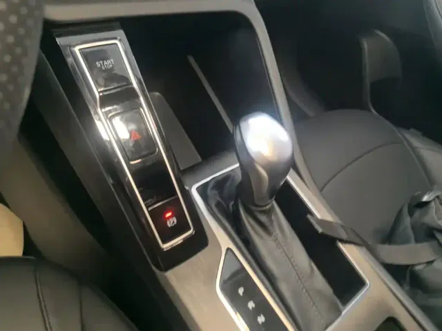 Roewe i5 — Фото автомобиля 13