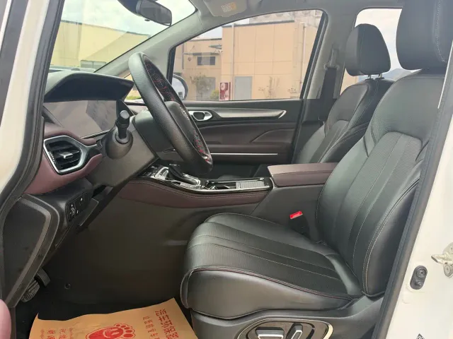 GAC Trumpchi M6 — Фото автомобиля 9