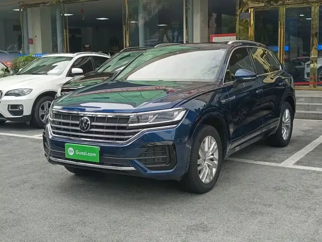Фотография автомобиля — Volkswagen Touareg