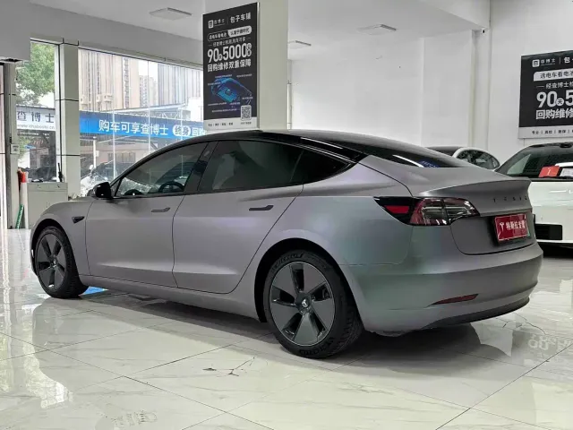 Tesla Model 3 — Фото автомобиля 7