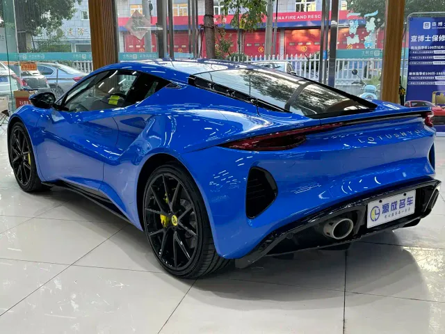 Lotus Emira — Фото автомобиля 12