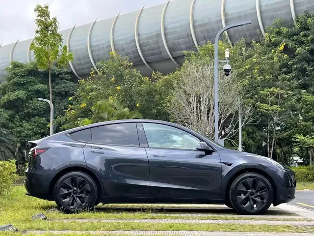 Tesla Model Y — Фото автомобиля 4